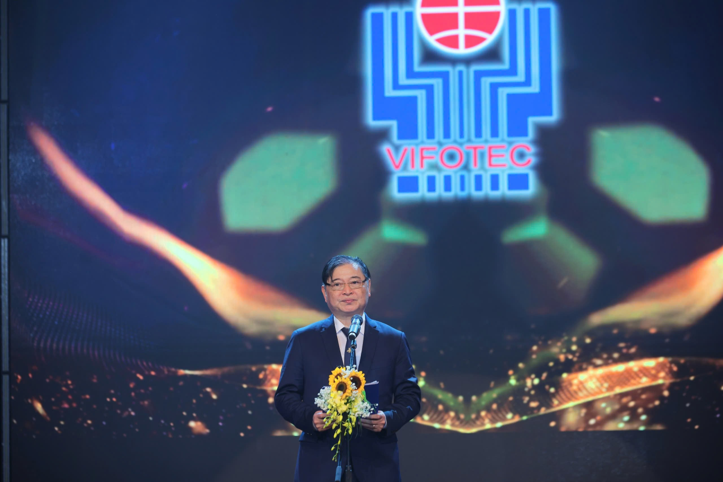 TSKH Phan Xuân Dũng,Chủ tịch Liên hiệp Hội Việt  Nam, Chủ tịch Quỹ VIFOTEC, Trưởng ban chỉ đạo Cuộc thi phát biểu khai mạc