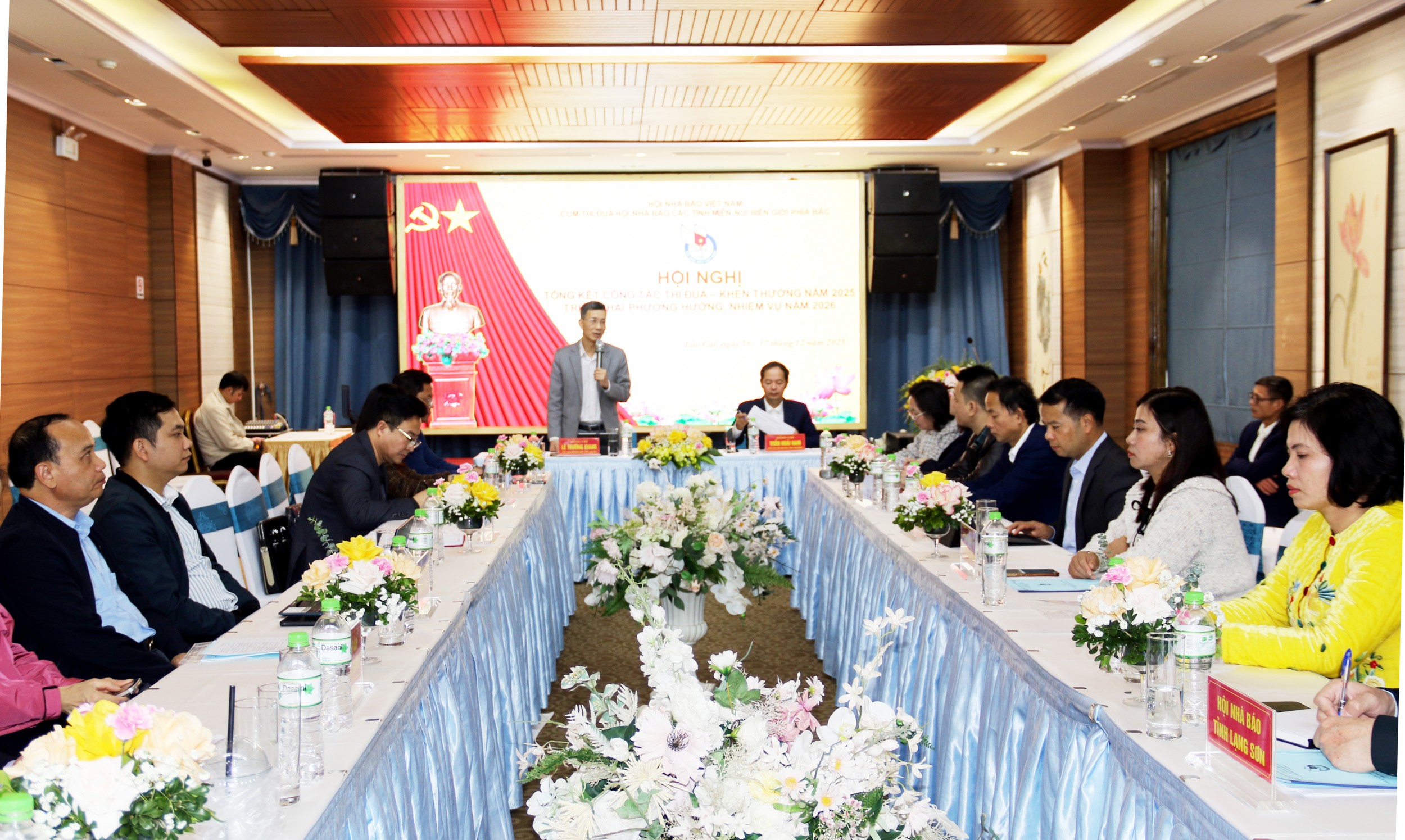 Các đại biểu dự Hội nghị