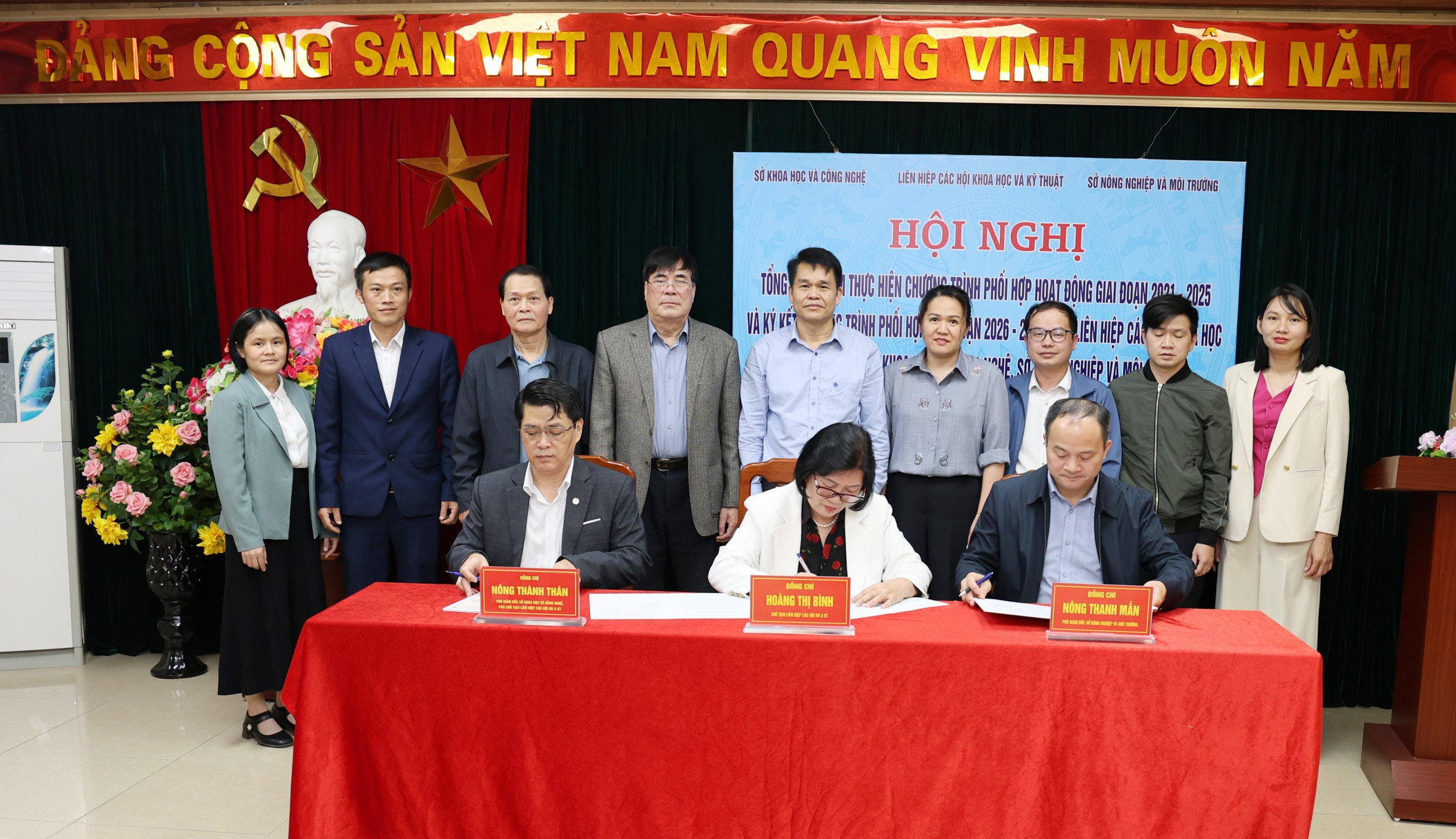 Đại diện lãnh đạo Sở Khoa học và Công nghệ, lãnh đạo Liên hiệp Hội, sở Nông nghiệp và Môi trường ký kết Chương trình phối hợp giai đoạn 2026 2030