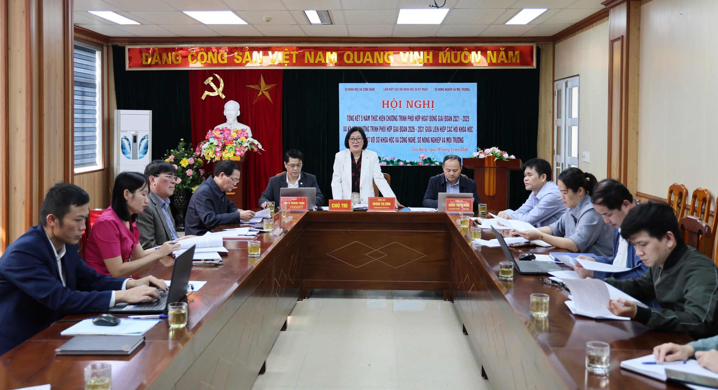 Đồng chí Hoàng Thị Bình - Chủ tịch Liên hiệp các Hội Khoa học và Kỹ thuật phát biểu khai mạc Hội nghị tổng kết